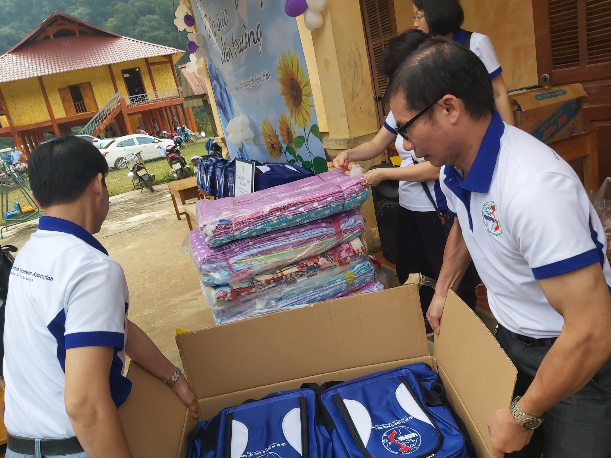 Chương trình VEHA Kết nối yêu thương - "Tiếp sức đến trường 2020"