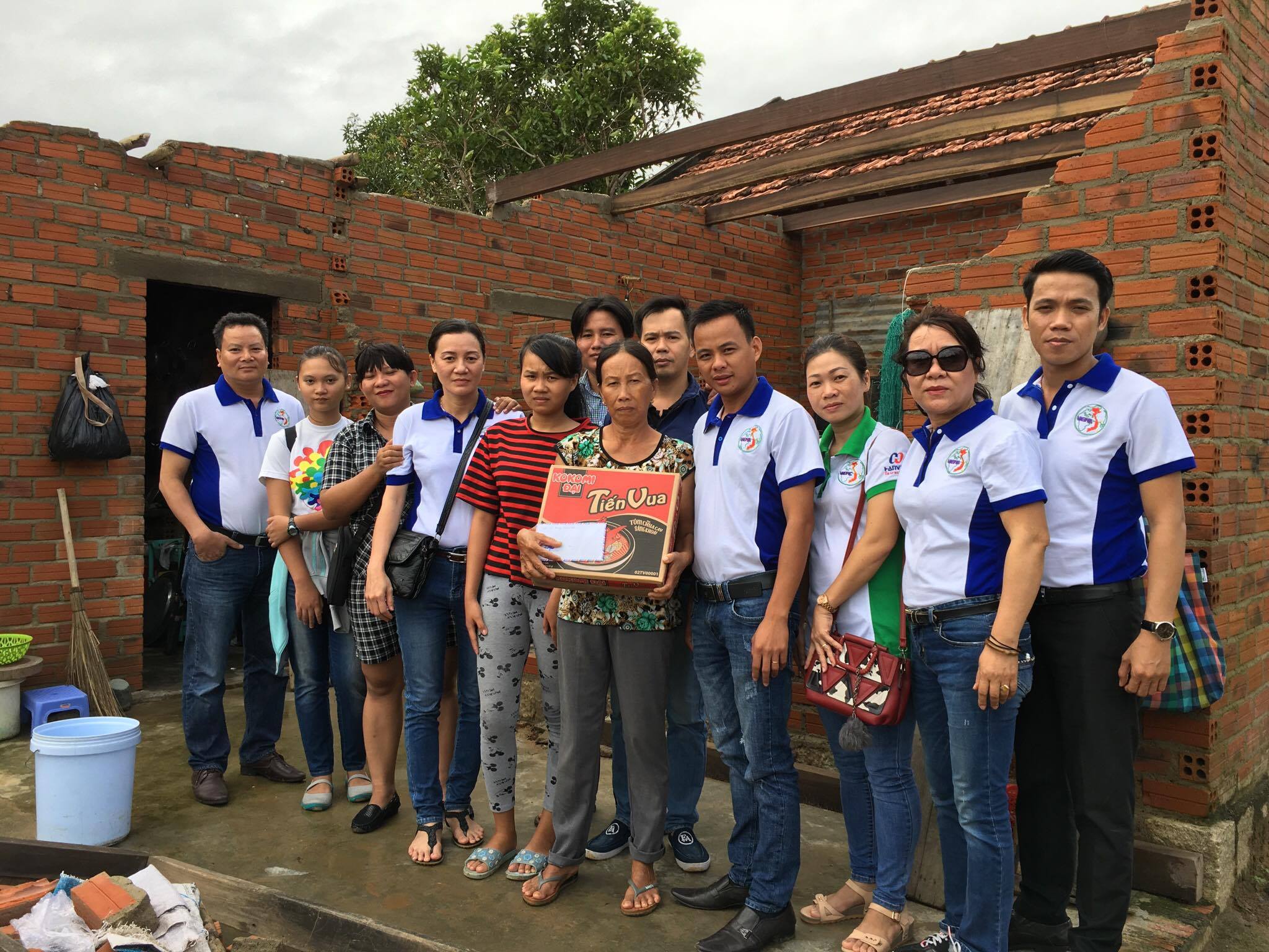 CHAN CHỨA TÌNH THƯƠNG 