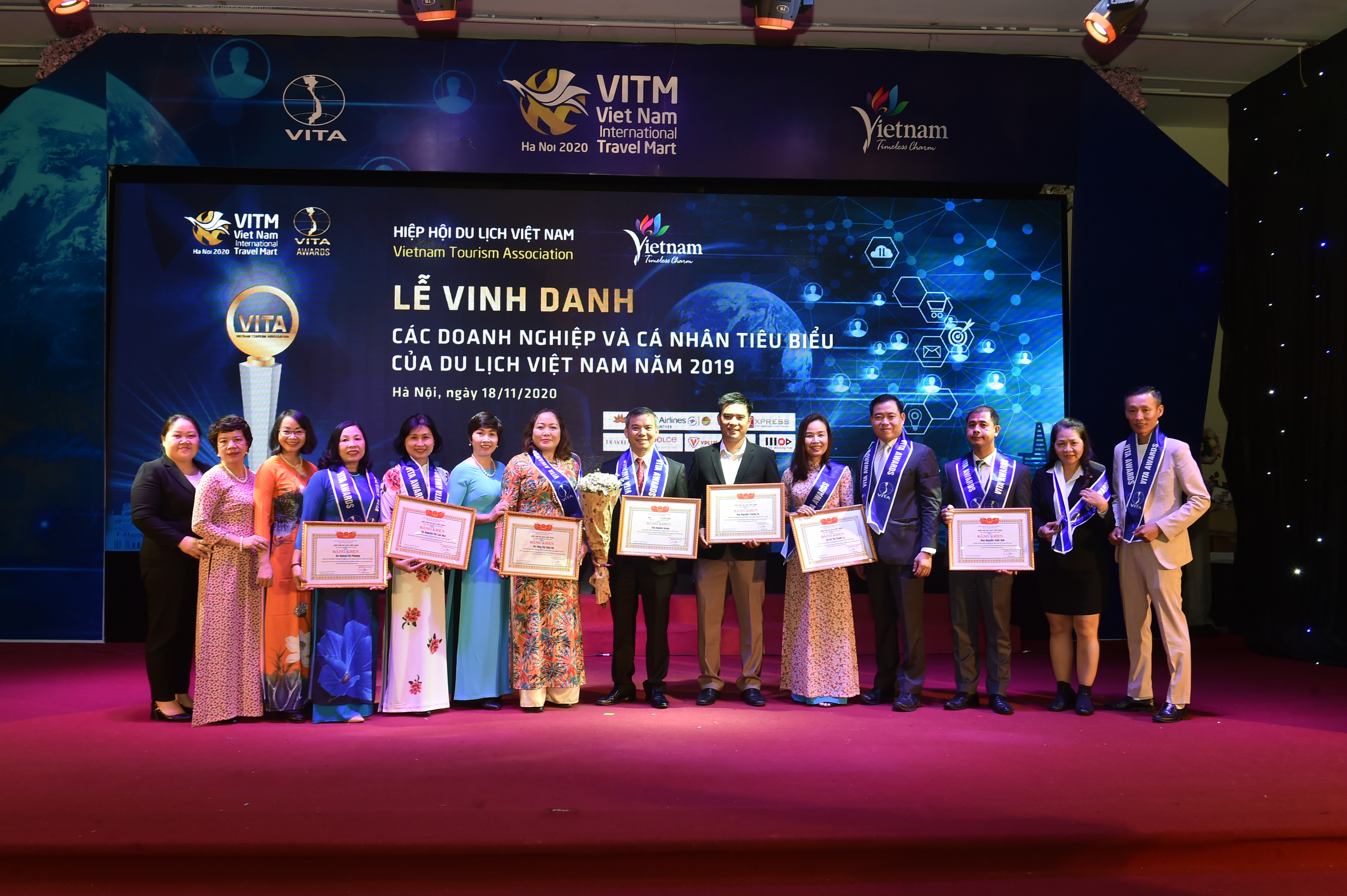 Hội viên CLB Quản lý Buồng Việt Nam vinh dự nhận Giải thưởng tại Lễ Vinh danh các Doanh nghiệp và cá nhân có thành tích tiêu biểu của du lịch Việt Nam năm 2019
