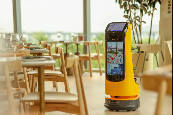 ROBOT CÔNG NGHỆ - NÂNG TẦM DỊCH VỤ KHÁCH SẠN TRONG KỶ NGUYÊN CÔNG NGHỆ MỚI