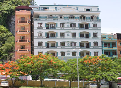 Khách sạn Các hoàng tử Cát Bà